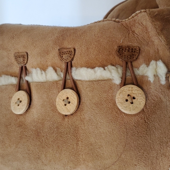 Ugg Bailey Button Triplet Boots - Picture 10 of 12